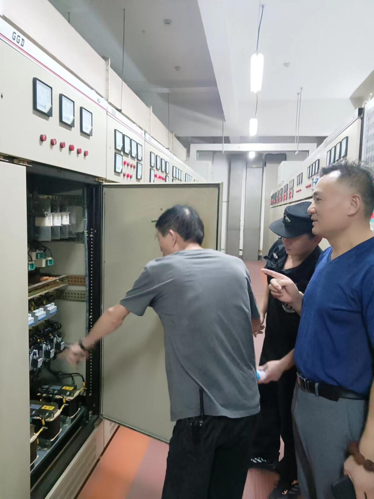 當好商城安全“守夜人”！錢江商城開展安全夜查行動