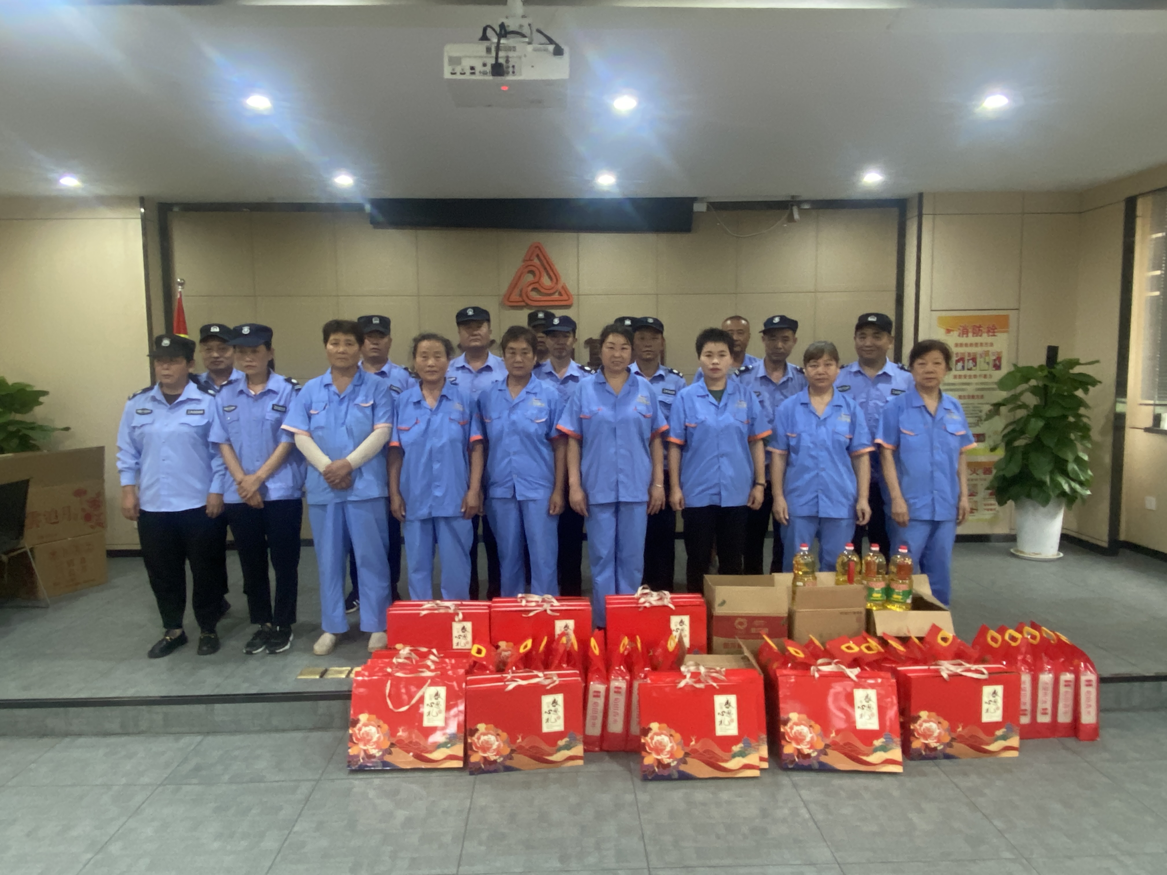 “濃情中秋節，慰問暖人心”——建華文創集團工會開展一線職工慰問活動