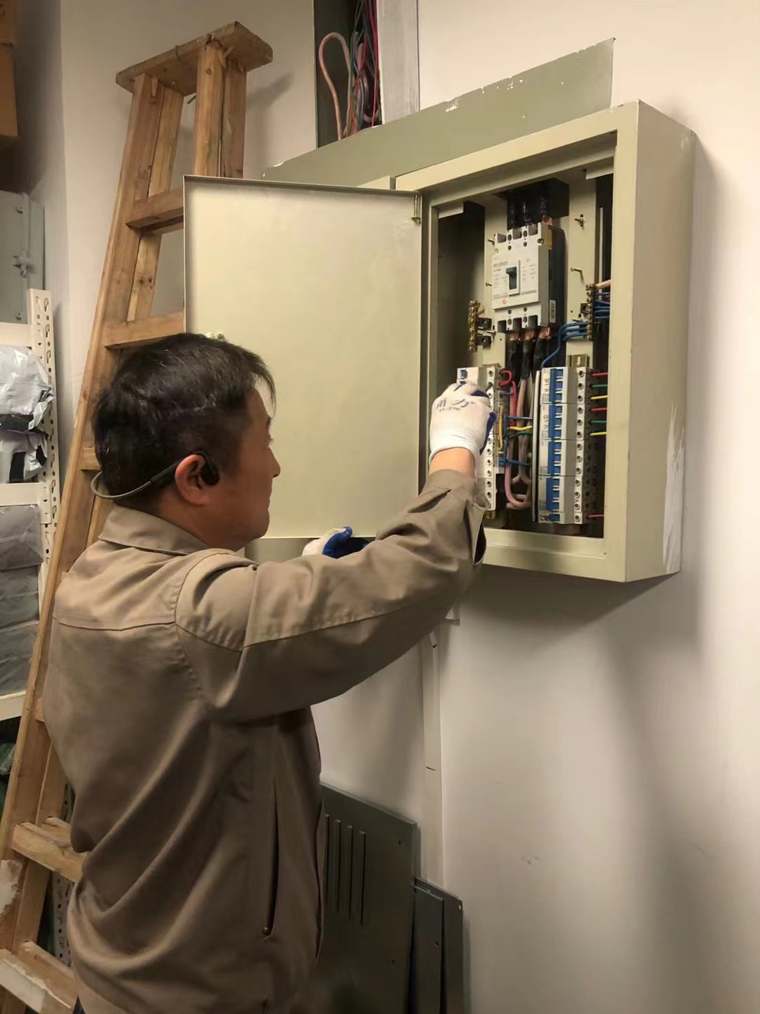 “嚴”字當頭重排查，杜絕隱患予心安——文創園開展電路安全排查工作