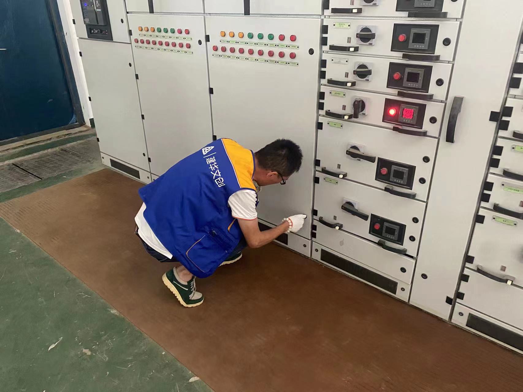 “夏季用電需謹慎，園區把關無隱患” ——建華文創集團開展用電安全檢查工作
