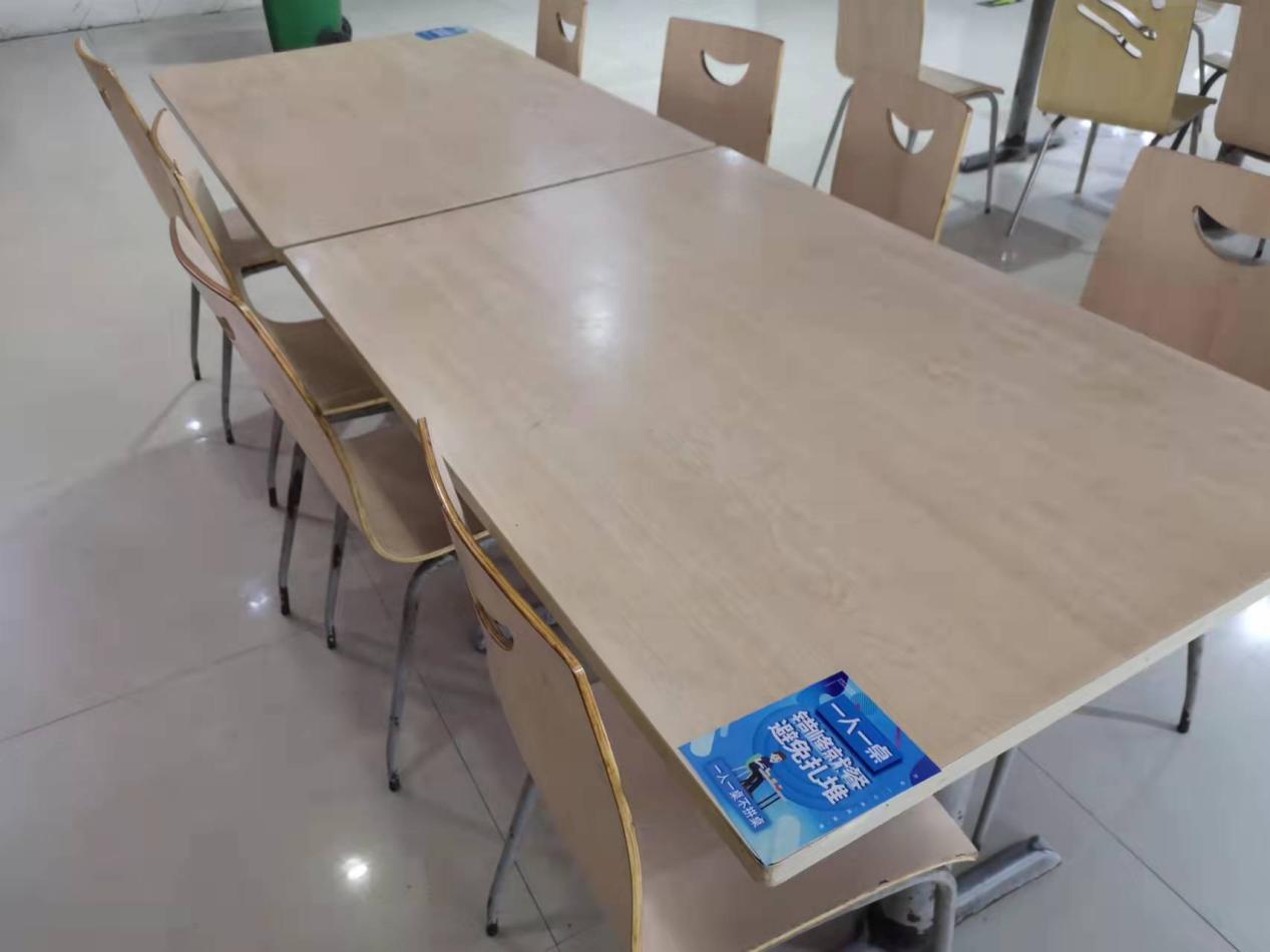 錢江商城采用隔桌用餐，顧客吃得放心安心舒心