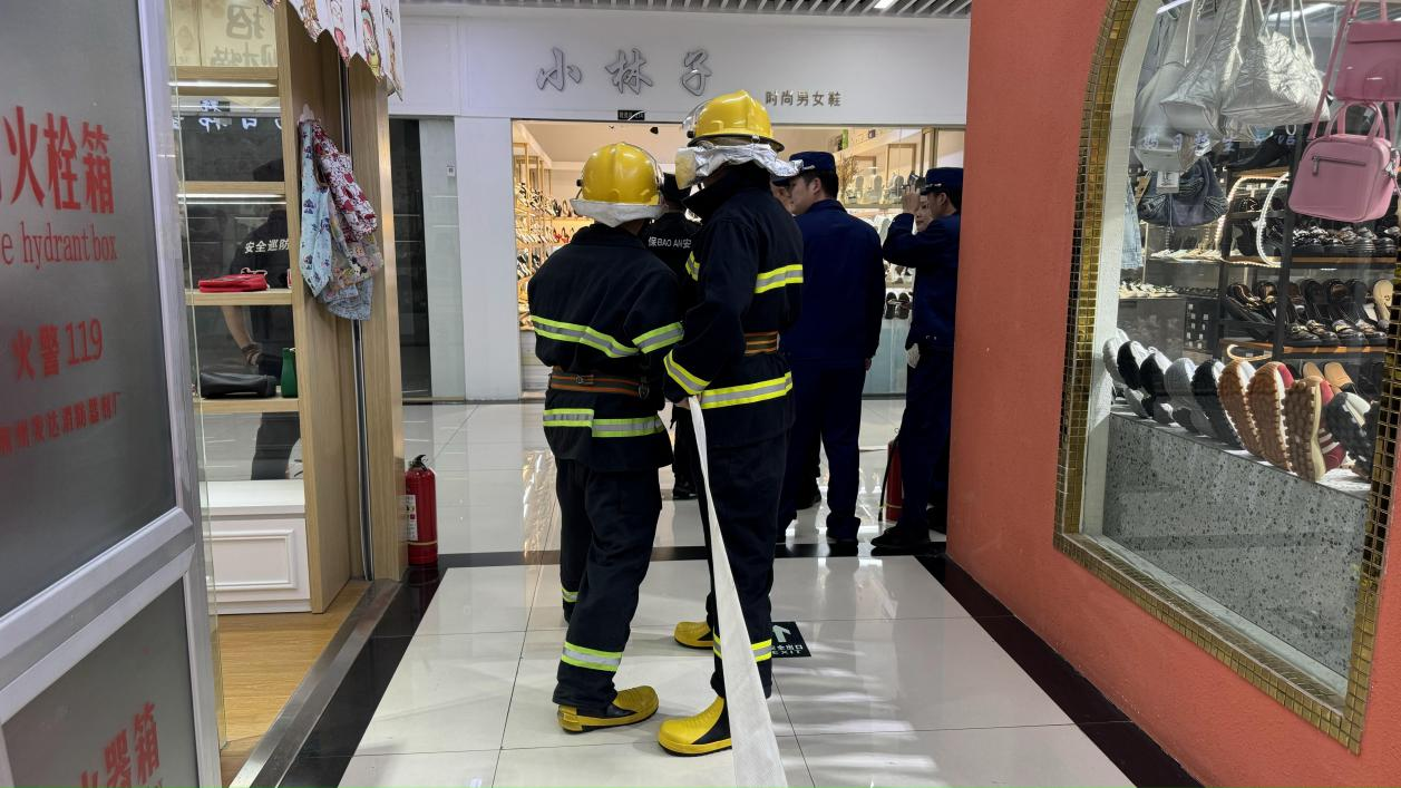 以演促防，錢江商城聯合水晶城開展微型消防站拉練